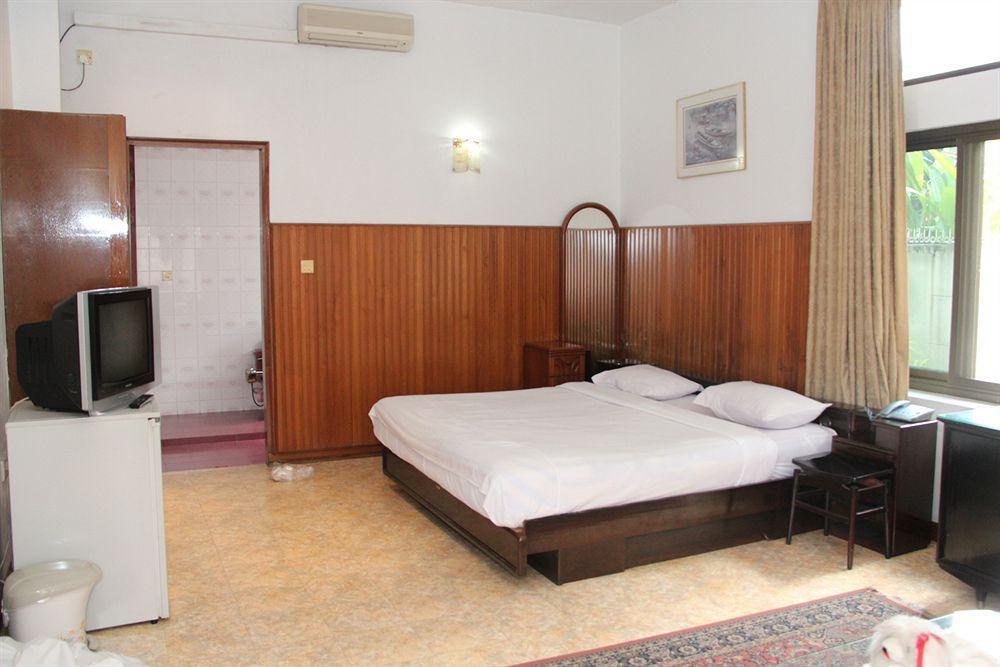 Hotel Windsor Yangon Exterior photo