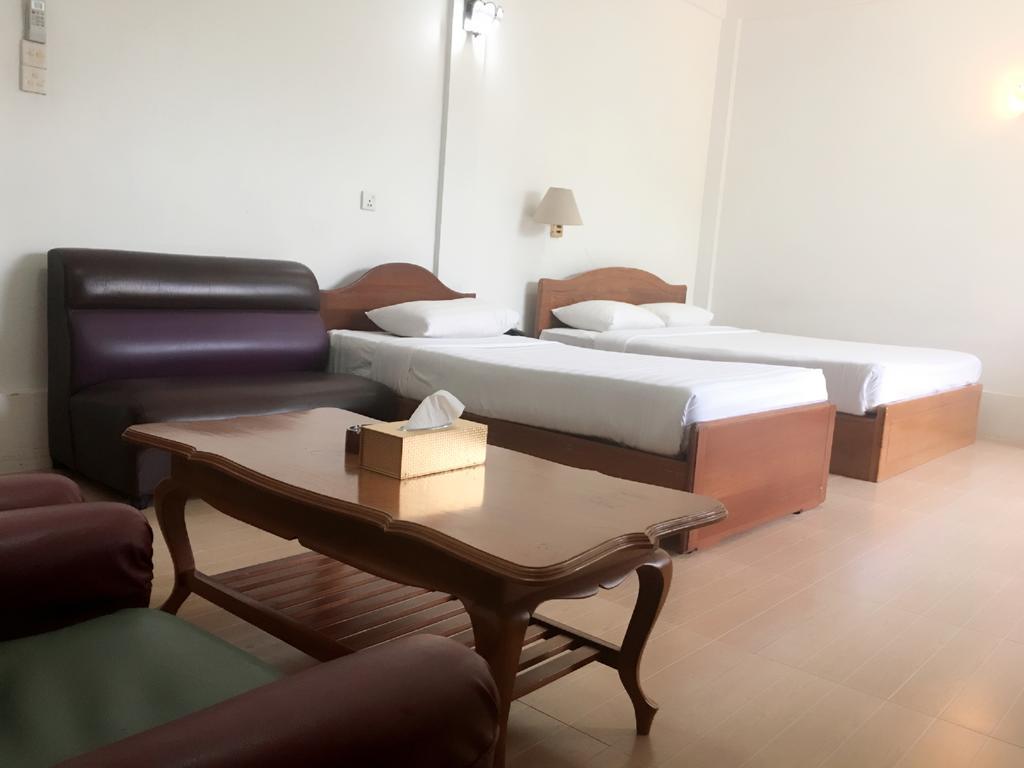 Hotel Windsor Yangon Exterior photo