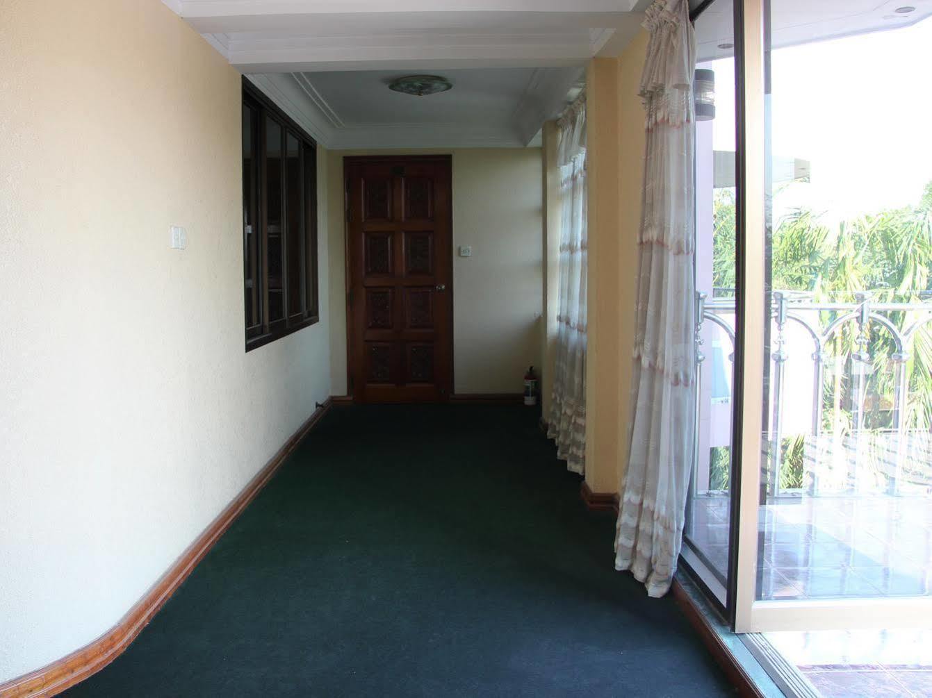 Hotel Windsor Yangon Exterior photo