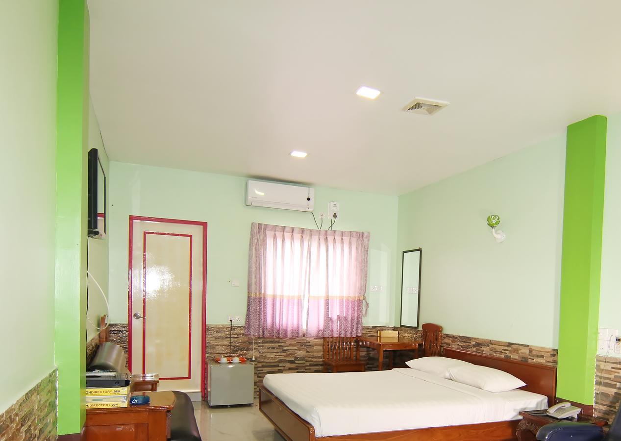 Hotel Windsor Yangon Exterior photo